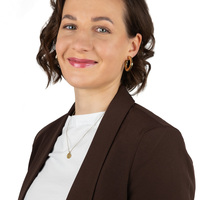 yrittäjä, kiinteistönvälittäjä, LKV, LVV, KED, KiLAT, LKV, LVV, KED, KiLAT, VuT Krista Hakonen