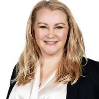 myyntineuvottelija, sisustus- ja markkinointisuunnittelija Emilia Saapunki