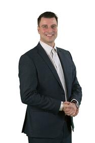 yrittäjä, kiinteistönvälittäjä, kaupanvahvistaja, LKV Niko Merikko