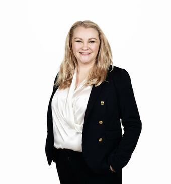 myyntineuvottelija, sisustus- ja markkinointisuunnittelija Emilia Saapunki