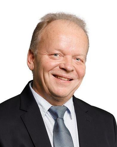 Kiinteistönvälittäjä, LKV, kaupanvahvistaja Kari Hyry