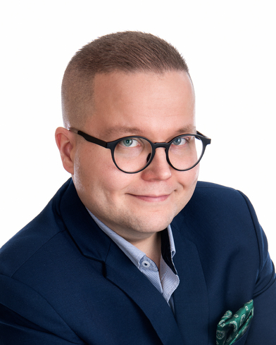 Yrittäjä, YKV, LKV, kaupanvahvistaja Tommi Luosmala