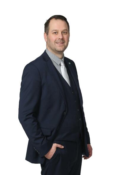 Myyntijohtaja, kiinteistönvälittäjä, kaupanvahvistaja, LKV, LVV, KiAT Joni Mansikka