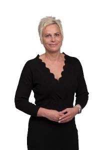 Yrittäjä, kiinteistönvälittäjä LKV, kaupanvahvistaja, LKV Sanna Hotanen
