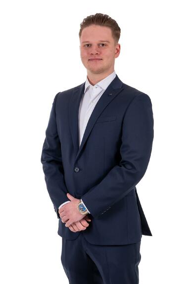 Kiinteistönvälittäjä , LKV Miska Kelloniemi