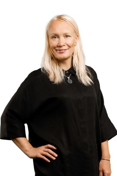 Kiinteistönvälittäjä, markkinointipäällikkö, LKV, KTM, sisustussuunnittelija Hanna Nikander