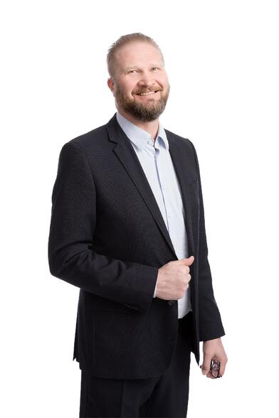 Yrittäjä, toimitusjohtaja, kaupanvahvistaja, kiinteistönvälittäjä LKV, LKV Mertsi Friberg