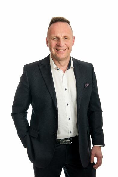 Yrittäjä, toimitusjohtaja, kiinteistönvälittäjä, LKV, rakennusinsinööri Timo Lampi