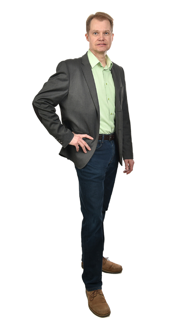 Yrittäjä, toimitusjohtaja, LKV, AKA(y) Seppo Kairikko