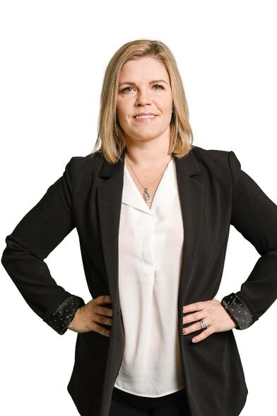 Yrittäjä, toimitusjohtaja, LKV, LVV, KiAT Kirsi Savikko