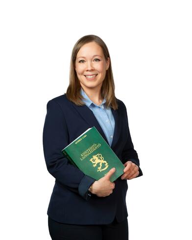 Kiinteistönvälittäjä, LKV, LVV, VTM Hanna-Mari Salapuro