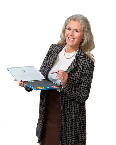 Yrittäjä, kiinteistönvälittäjä, kaupanvahvistaja, LKV, LVV, KiAT Sari Honkalehto