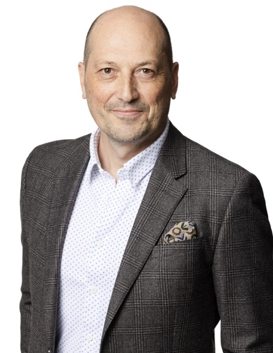 Asuntomyyjä bostadsmäklare Marc Stejskal