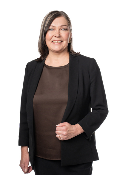 Kiinteistönvälittäjä, julkinen kaupanvahvistaja, LKV, YKV, IAT Pia Lahti