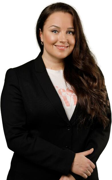 Myyntipäällikkö, kiinteistönvälittäjä, LKV, LVV Sanna Ramolli