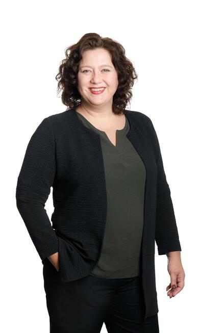 Myyntijohtaja, kiinteistönvälittäjä, LKV, KED, Kaupanvahvistaja Maiju Cederberg