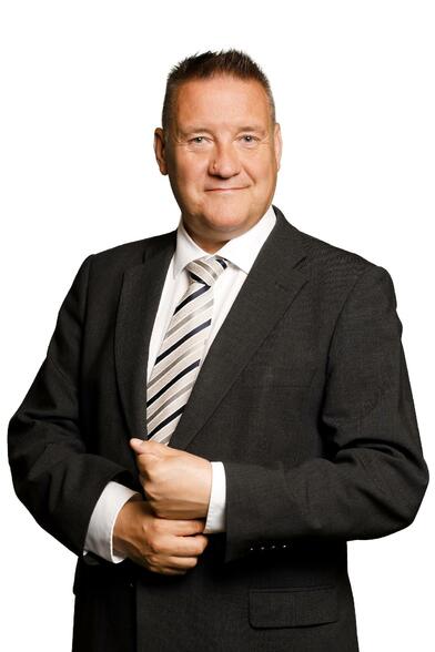 Kiinteistönvälittäjä, LKV, KiAT Tomi Uljas