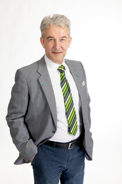 LKV,  Laillistettu kiinteistönvälittäjä / LVV, Laillistettu vuokrahuoneiston välittäjä. Jarmo Matikainen