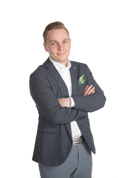Toimitusjohtaja, yrittäjä, LKV, Johtamisen erikoisammattitutkinto, Laillistettu kiinteistönvälittäjä Matti Palovaara