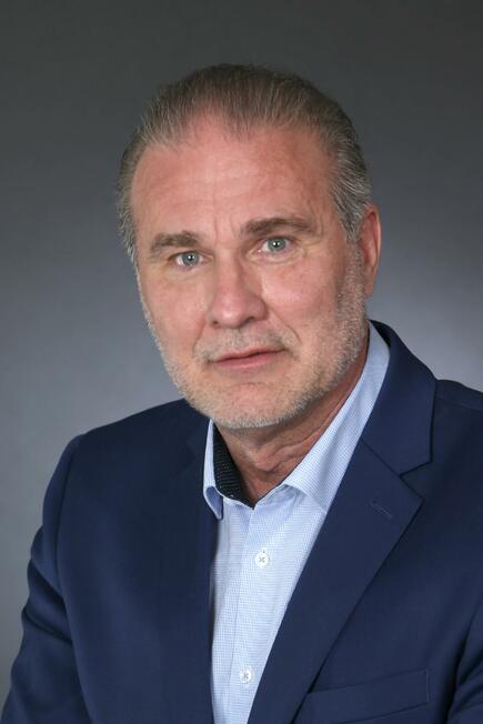  Timo Mäkelä