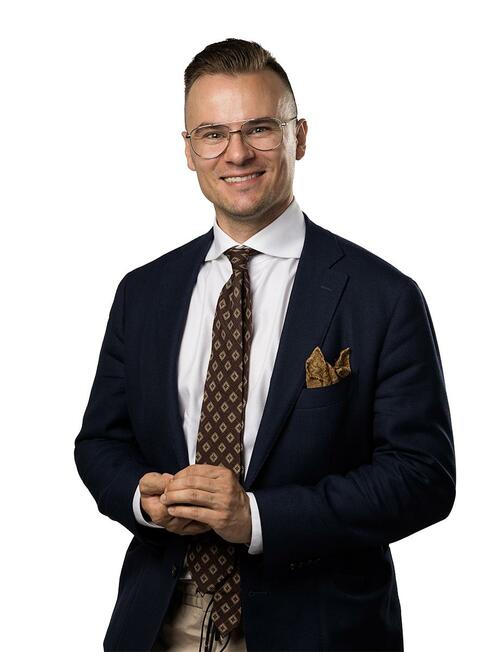 Yrittäjä, kiinteistönvälittäjä, KTM, LKV, LVV Jukka-Matti Roth