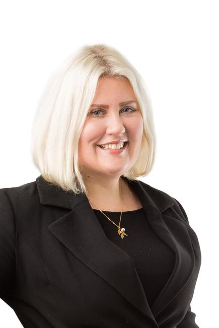 Myyntijohtaja kiinteistönvälittäjä, LKV, LVV, alalla 14 vuotta Petra Saarmila-Lönnqvist