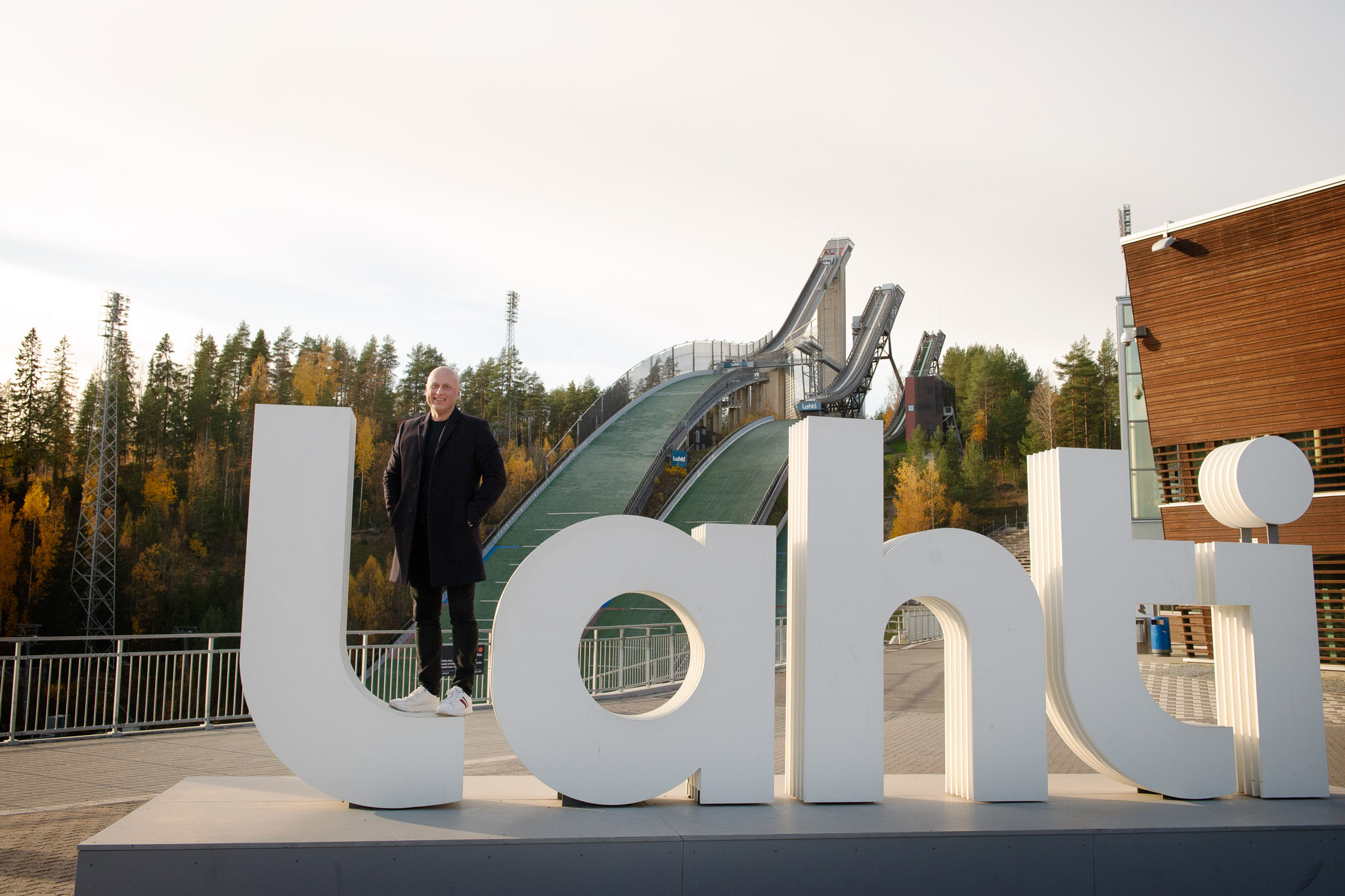 Lahden hyppyrimäet ovat yrittäjä Juha Hirvoselle tuttu maisema