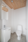 Asunnossa kylpyhuoneen wc:n lisäksi erillinen wc.