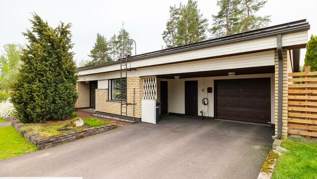 Hirvenkellonkatu 6, Mäntykangas, Kotka