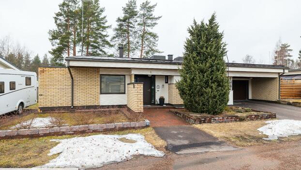Hirvenkellonkatu 6, Mäntykangas, Kotka