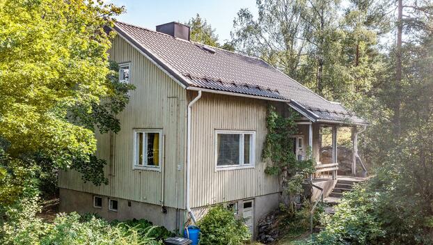 Takamaantie 60, Luolavuori, Turku