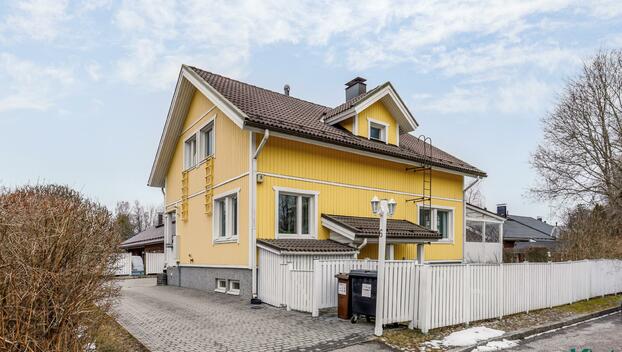 Nummikuja 6, Heikinlaakso, Helsinki