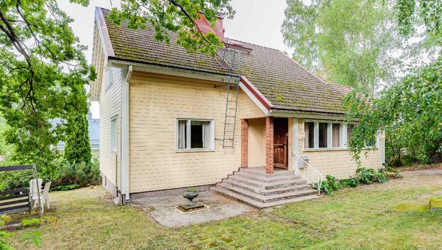 Lainlukijantie 27b, Torpparinmäki, Helsinki