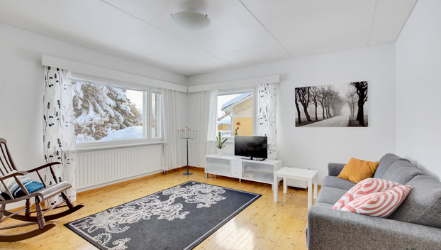 Lypsytie 12, Pello, Pello