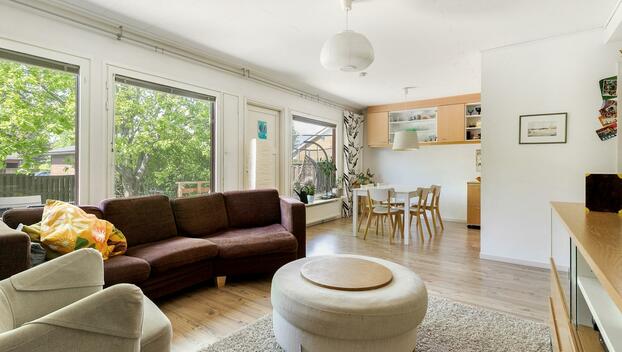 Leppälinnuntie 12, Tapaninkylä, Helsinki