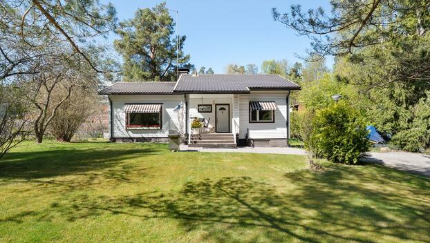 Kuusiniementie 25, Viherlaakso, Espoo