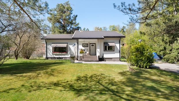 Kuusiniementie 25, Viherlaakso, Espoo