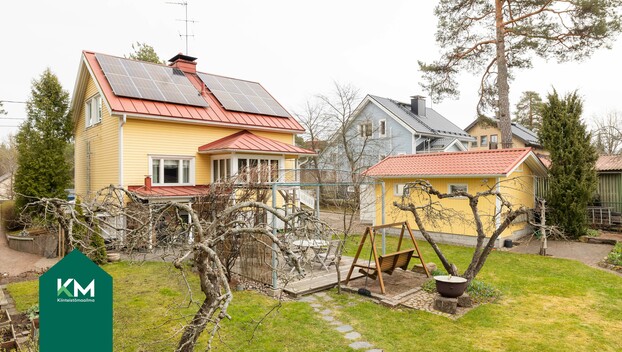 Satakielentie 11, Metsola, Kotka