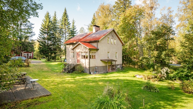 Piilomäentie 4, Launonen, Loppi