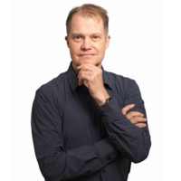 Yrittäjä, toimitusjohtaja, LKV, AKA(y) Seppo Kairikko