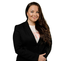Myyntipäällikkö, kiinteistönvälittäjä, LKV, LVV Sanna Ramolli