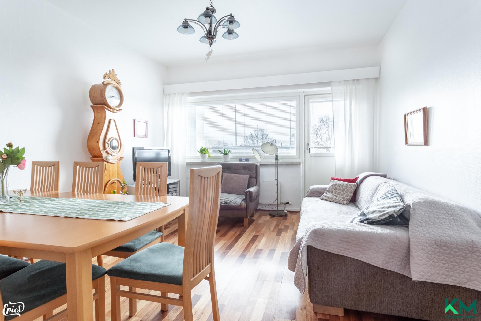 olohuoneesta käynti parvekkeelle