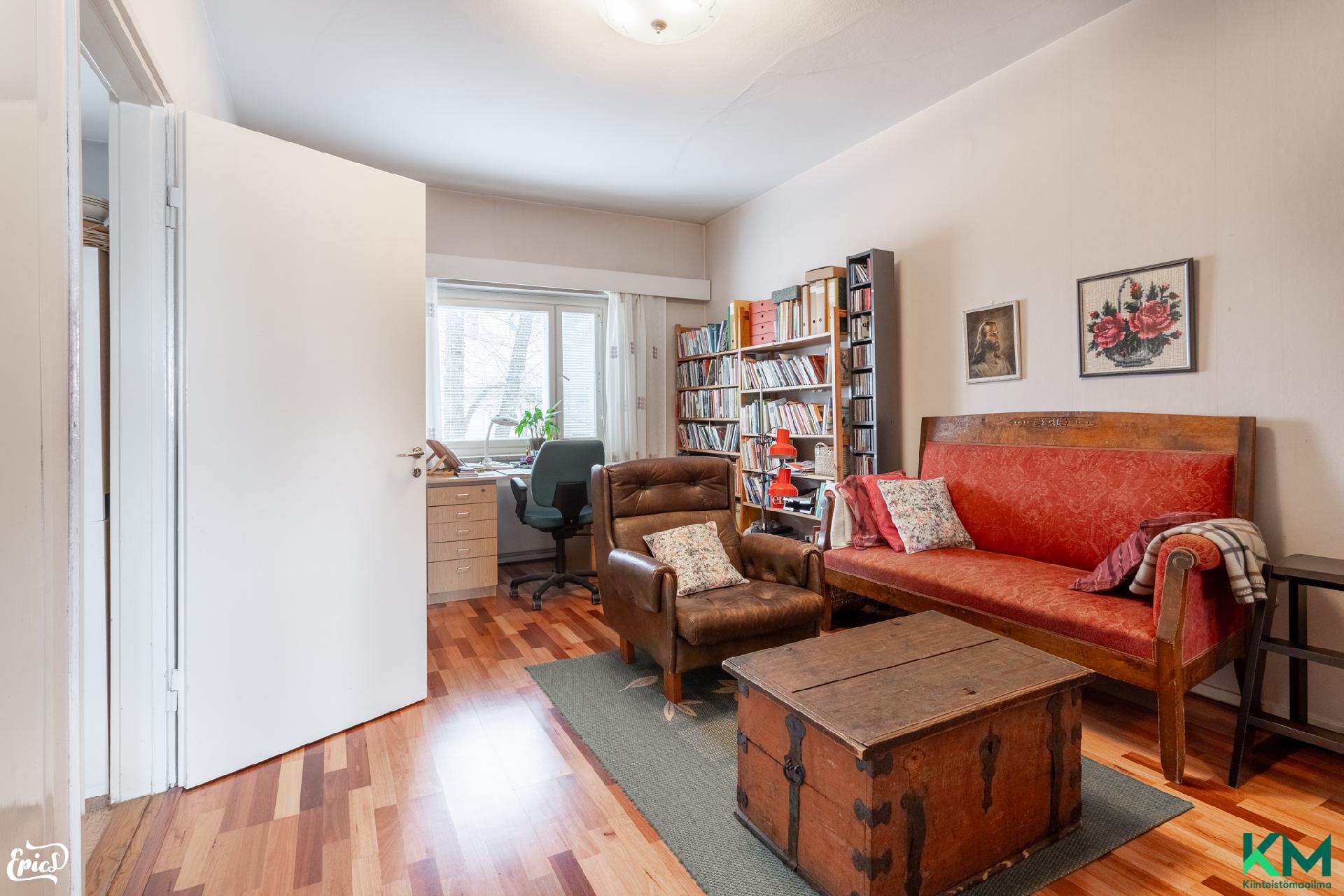 makuuhuone 2/työhuone on...