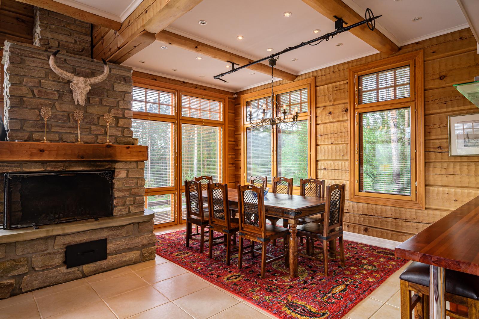 Ruokailutilaan mahtuu isompikin seurue