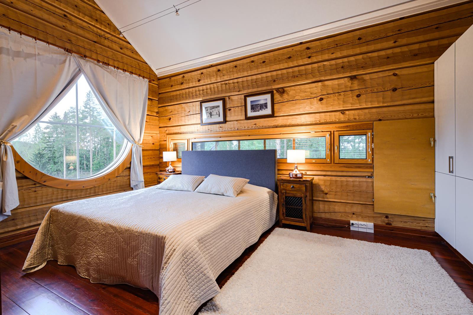 Yläkerran makuuhuoneita