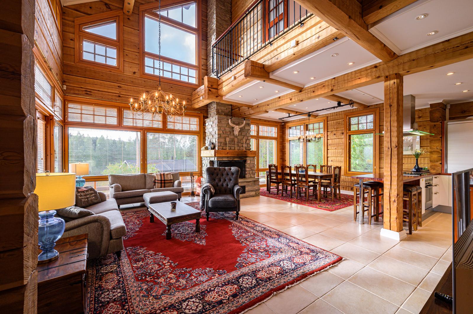 Avaruutta ja valoa kauniilla maisemalla