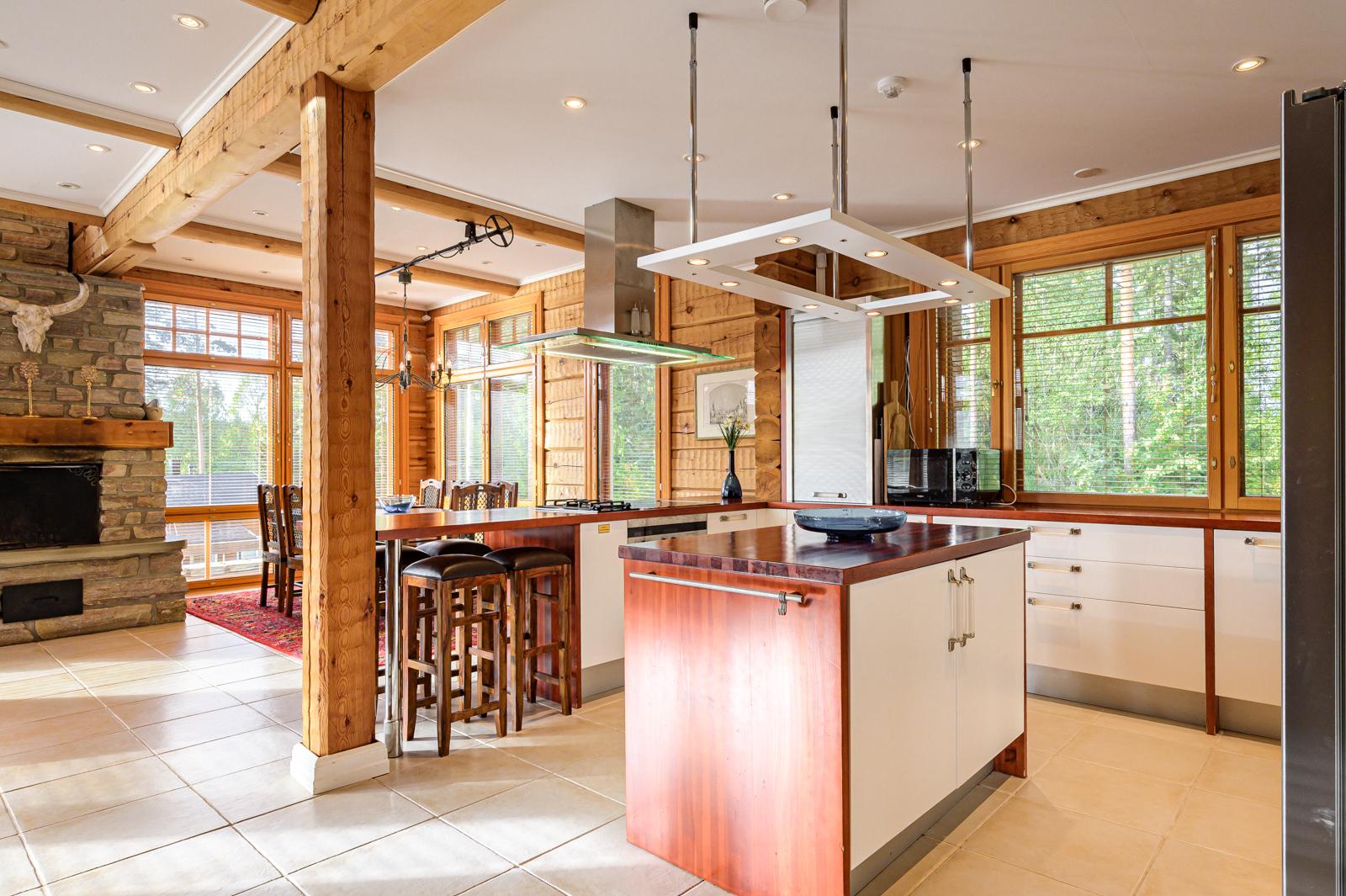 Keittiö ja ruokailutila