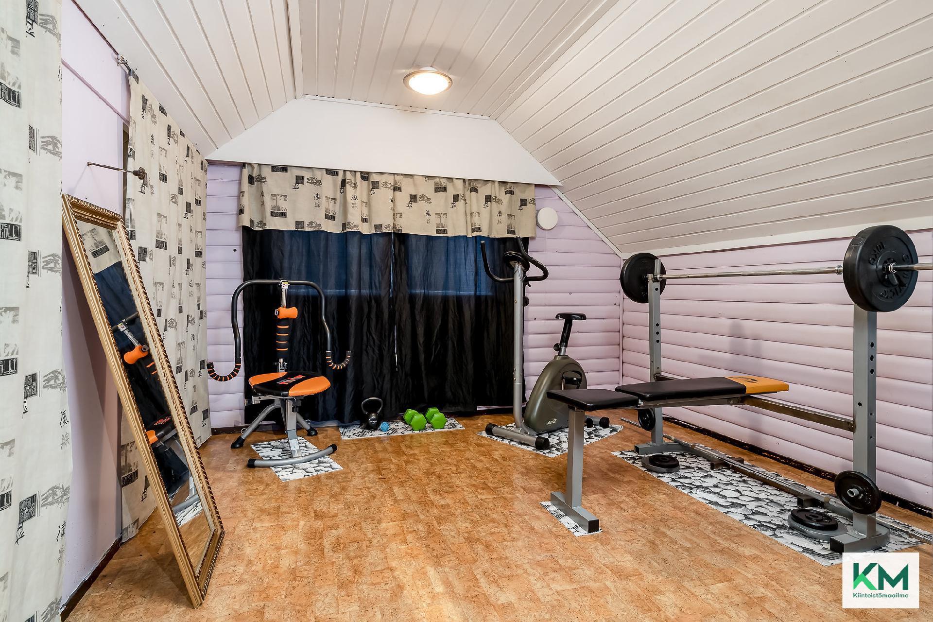 Yläkerran makuuhuone