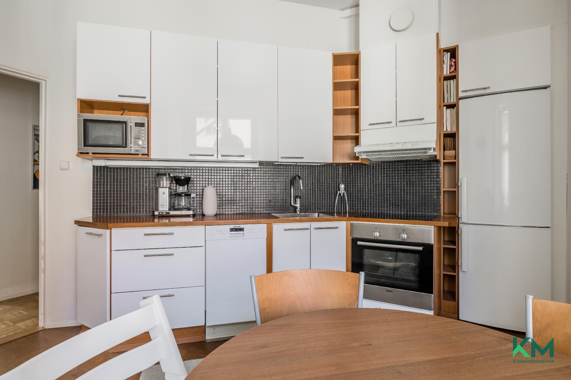 Puustellin toimittama keittiö.