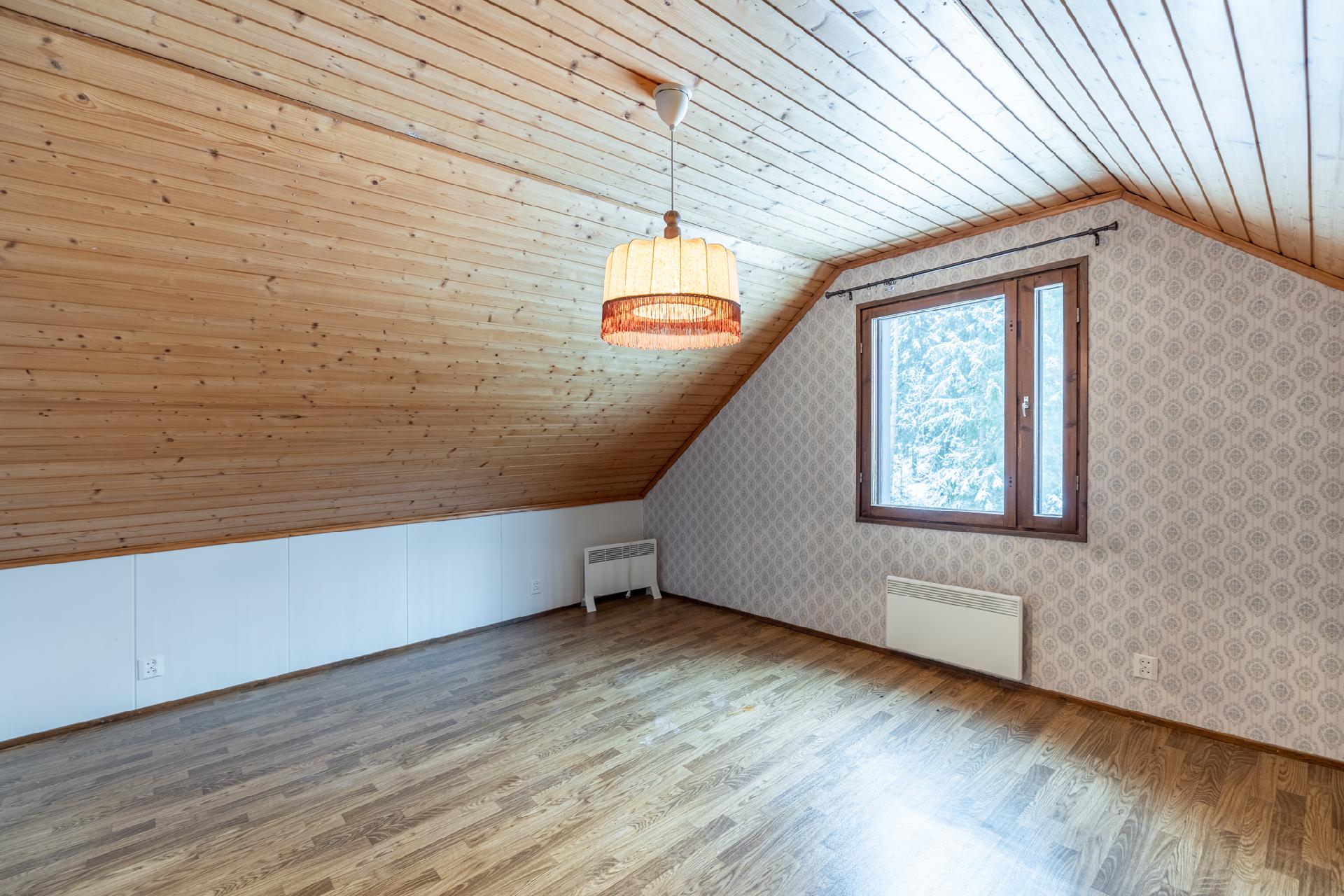 Yläkerran toinen makuuhuone